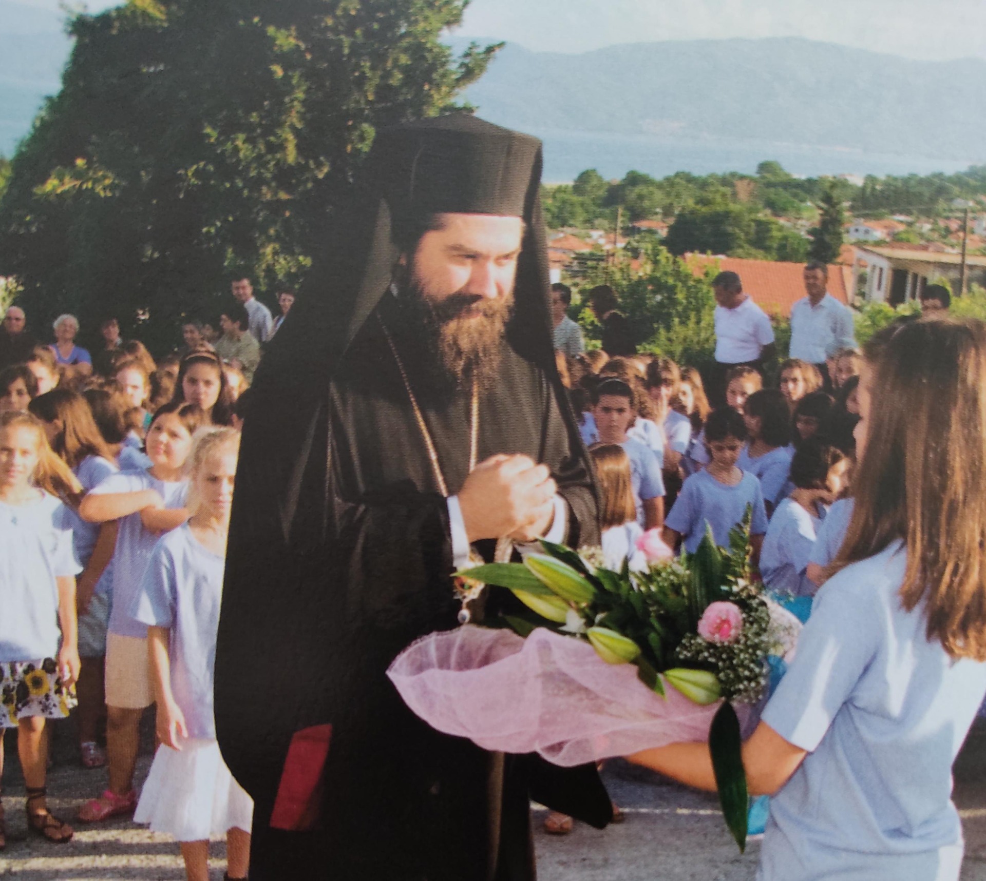 Στιγμιότυπο από τα εγκαίνια της κατασκήνωσης "Η Χαρά των Παιδιών" από τον Ποιμενάρχη μας Σεβ. Σερρών και Νιγρίτης κ. Θεολόγο